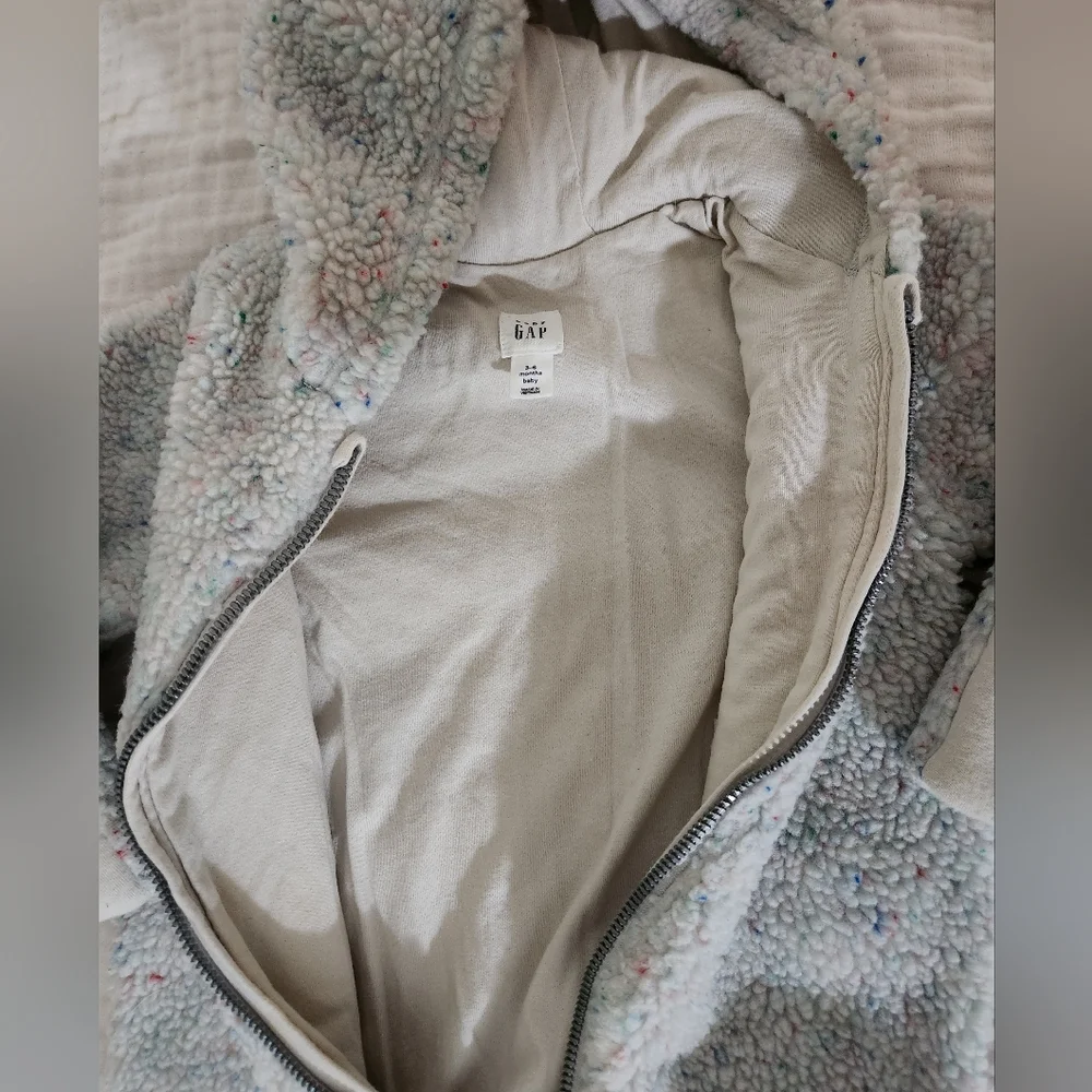 GAP Fuzzy Gray One Piece snowsuit Bunting Size 3-6 Mos